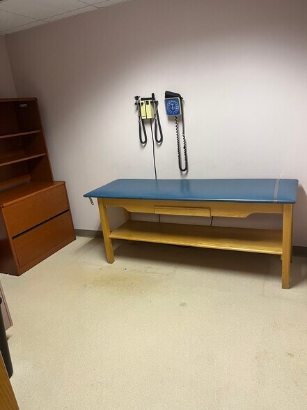 More Photos Of 3 Woodland Rd, Stoneham Medical For Sale