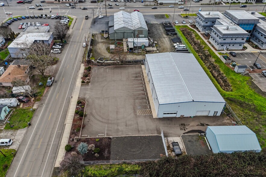 More Photos Of 428 NE Newton Creek Dr, Roseburg Warehouse For Sale