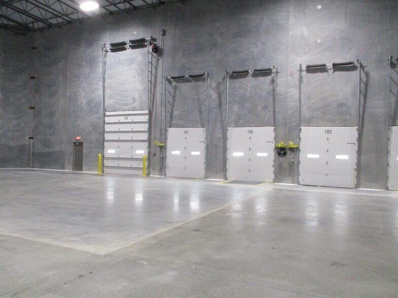 More Photos Of 271 Benton Road, Suffolk Distribution For Lease