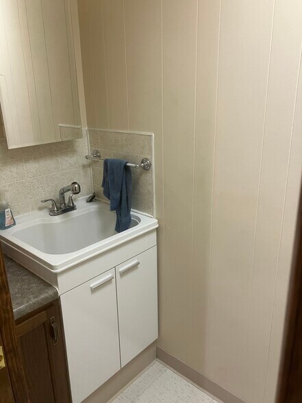 More Photos Of 211 W 1st St, Dixon General Retail For Sale