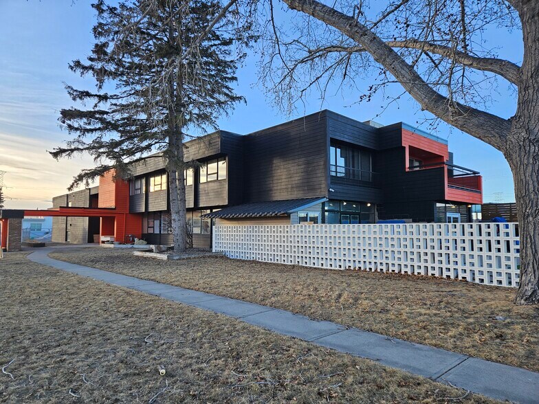 More Photos Of 340 50th Ave SE, Calgary Office For Sale