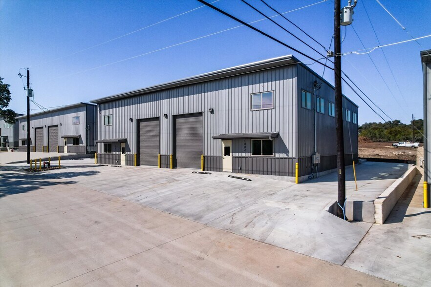 More Photos Of 10020 Darden Hill Rd, Austin Light Distribution For Sale