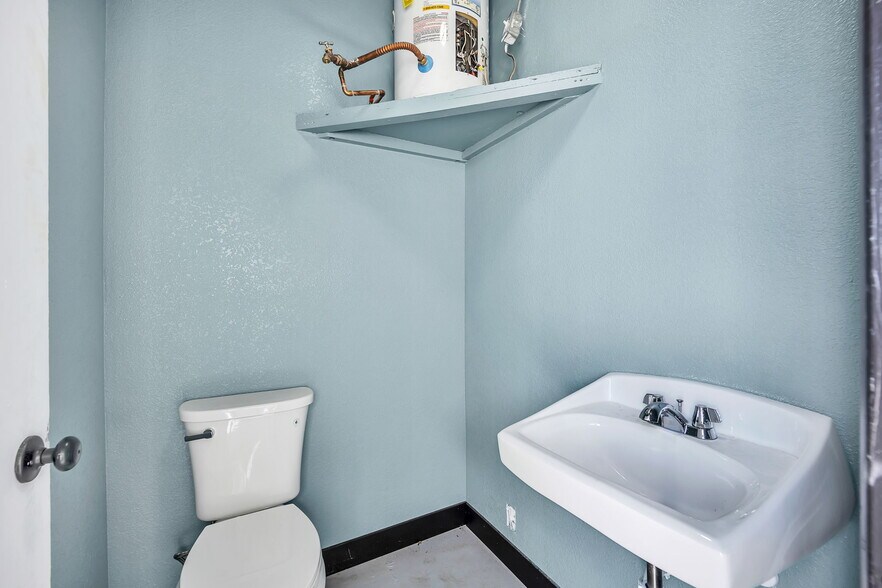 More Photos Of 624 S 29th St, Colorado Springs Light Manufacturing For Sale