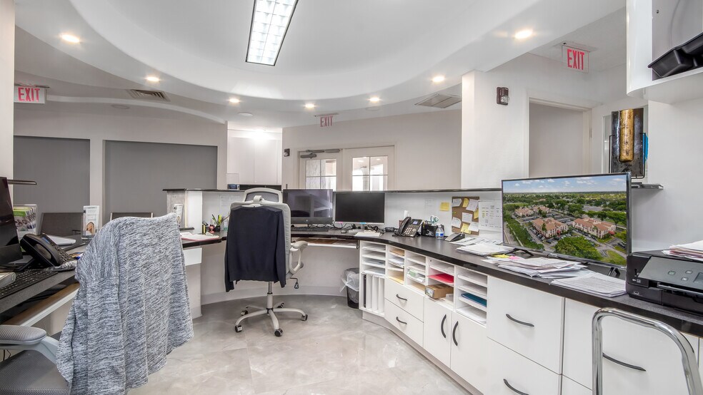 More Photos Of 7777 N University Dr, Tamarac Medical For Sale