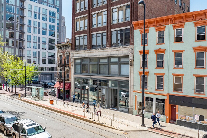 More Photos Of 817 Main St, Cincinnati Apartments For Lease