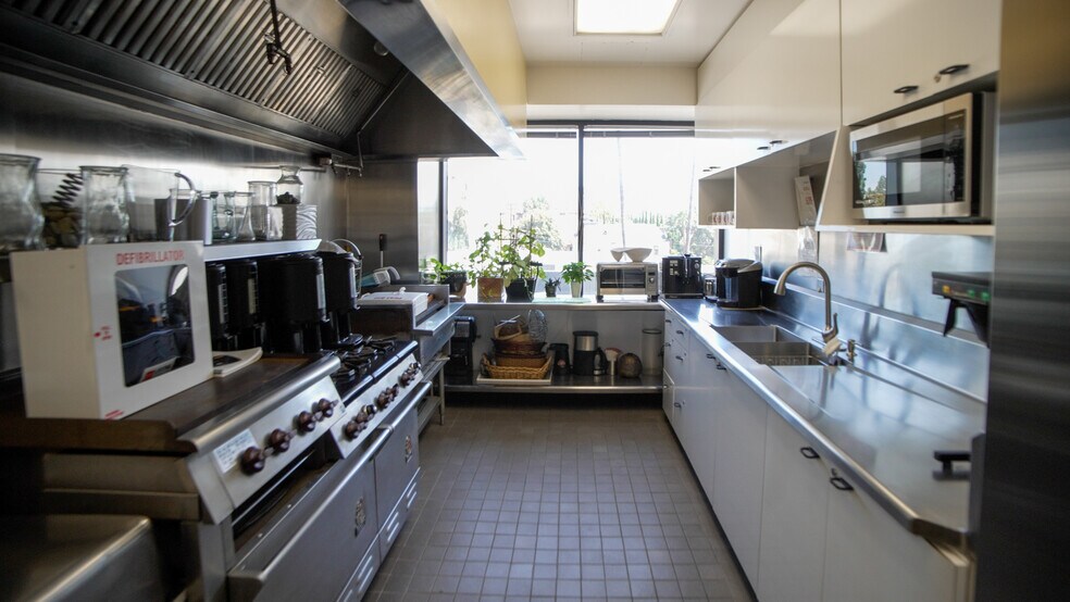 More Photos Of 8840 Wilshire Blvd, Beverly Hills Office For Lease