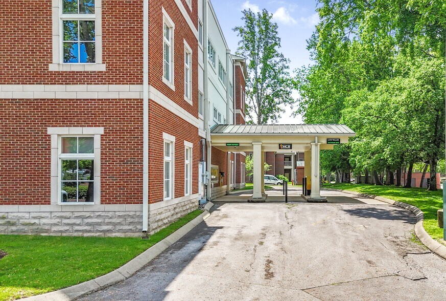 More Photos Of 5205 Maryland Way, Brentwood Office For Sale