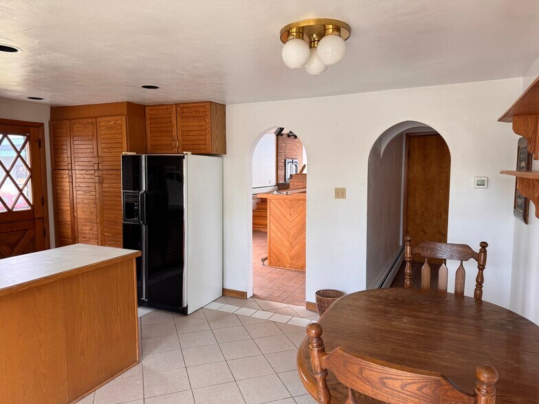 More Photos Of 2013 General Potter Hwy, Centre Hall Showroom For Sale
