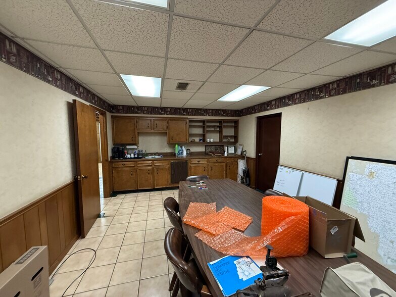 More Photos Of 2015 S Main St, Stuttgart Warehouse For Sale