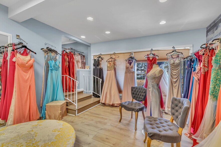 More Photos Of 141 Chambers Bridge Rd, Brick Storefront Retail Office For Sale