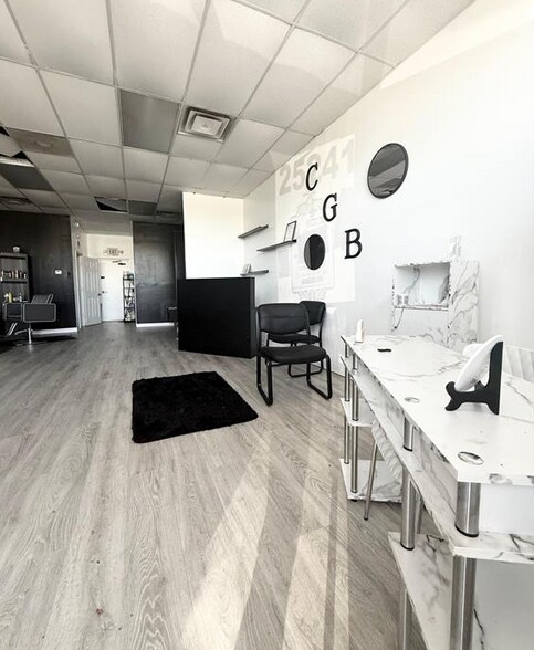 More Photos Of 25241-25251 Eureka Rd, Taylor Storefront Retail Office For Lease