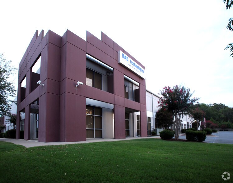 More Photos Of 4700 S Bowman Rd, Little Rock Light Manufacturing For Lease