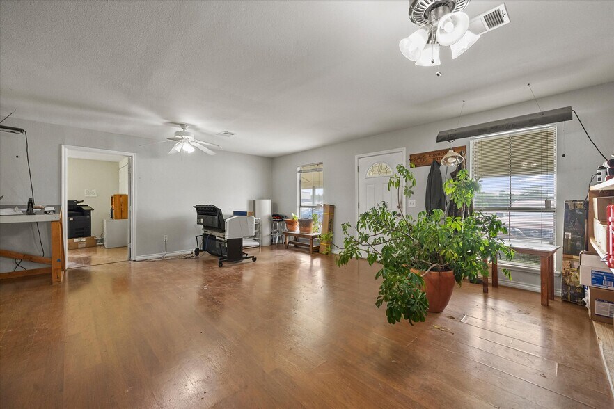 More Photos Of 1101 Willy Vester Rd, Van Alstyne Warehouse For Sale