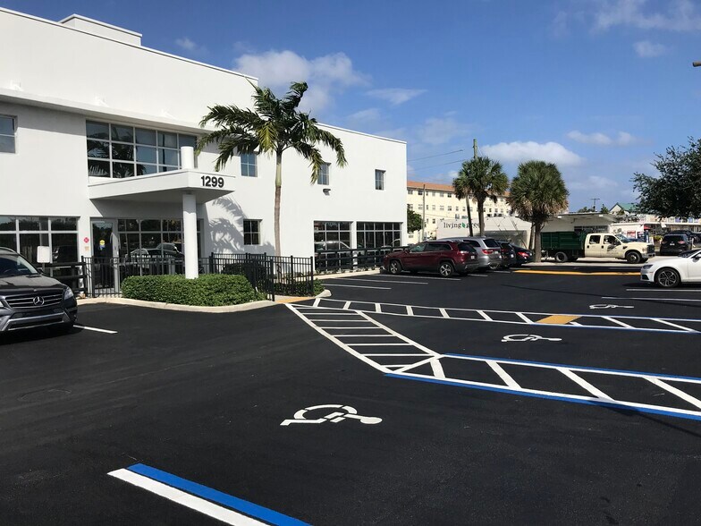 More Photos Of 1299 E Commercial Blvd, Oakland Park Medical For Lease