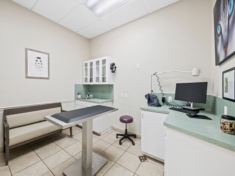 More Photos Of 372 S Powerline Rd, Deerfield Beach Storefront Retail Office For Sale