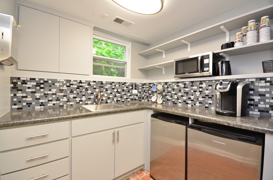 More Photos Of 19 N Grant St, Hinsdale Office For Lease