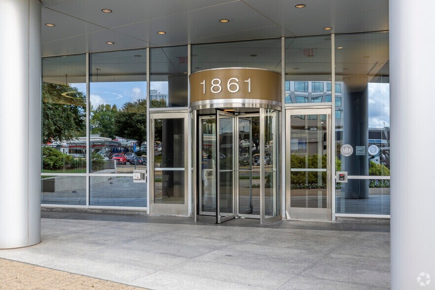 More Photos Of 1861 International Dr, Tysons Office For Lease