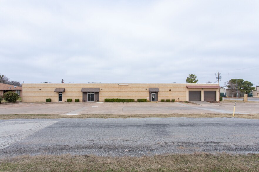 More Photos Of 2200 5th St, Wichita Falls Warehouse For Lease