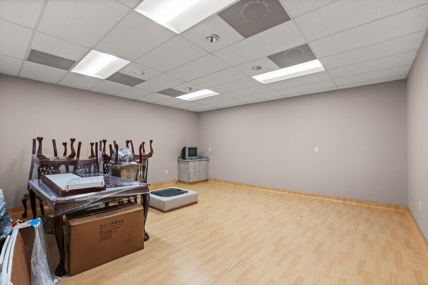 More Photos Of 17325 Red Oak Dr, Houston Medical For Sale