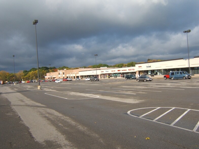 More Photos Of 548-658 E Broad St, Pataskala Storefront For Lease