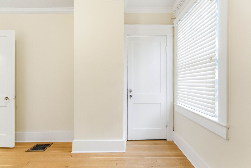 More Photos Of 3208 College Dr, Louisville Office For Sale