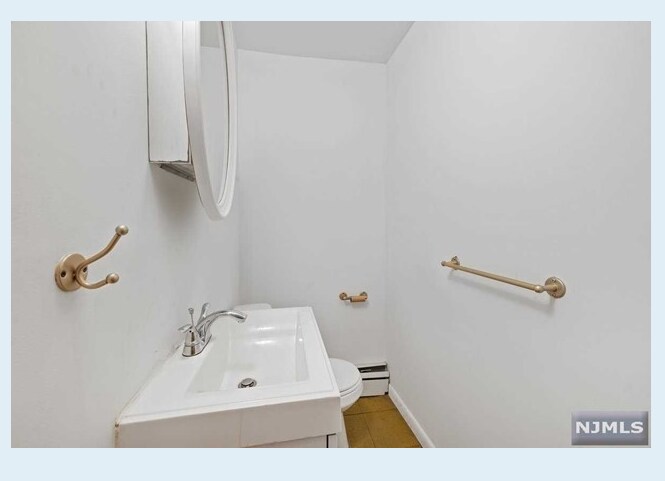 More Photos Of 73-75 Ferry St, Newark Storefront Retail Office For Sale
