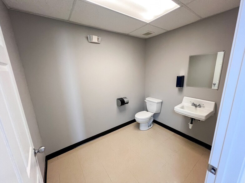 More Photos Of 8511 W Interstate 20, Midland Warehouse For Lease