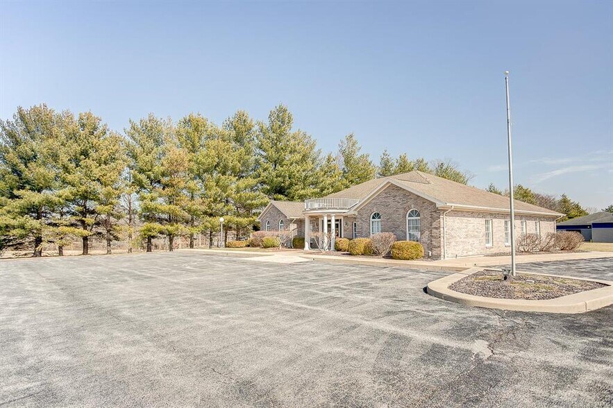 More Photos Of 824 N Market St, Waterloo Medical For Sale