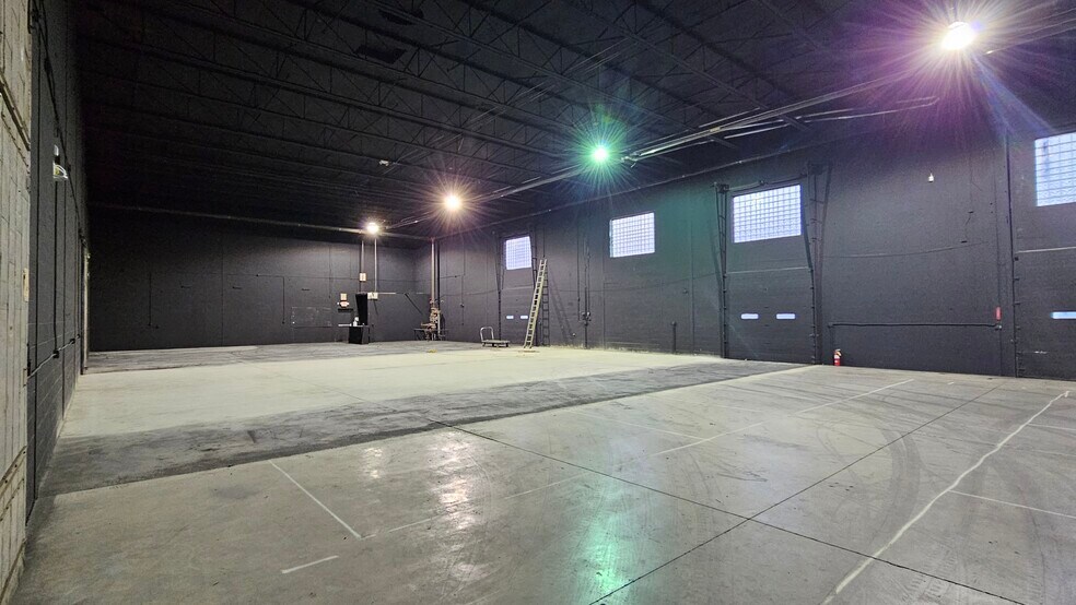 More Photos Of 2020 Bellaire Ave, Royal Oak Warehouse For Lease
