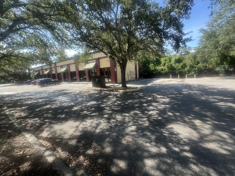More Photos Of 1315-1321 N Kingsway Ave, Tampa General Retail For Lease