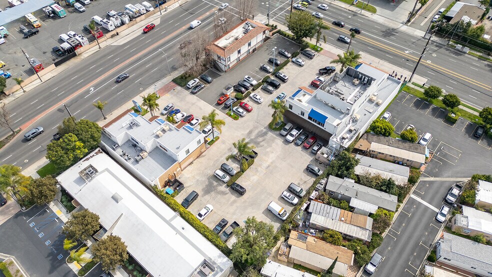 More Photos Of 2715 W 1st St, Santa Ana Unknown For Lease