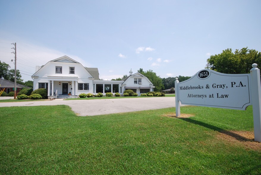More Photos Of 1651 Hollywood Dr, Jackson Office For Sale