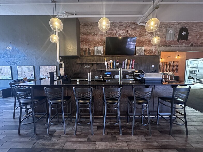 More Photos Of 119 2nd Ave NE, Austin Storefront For Lease