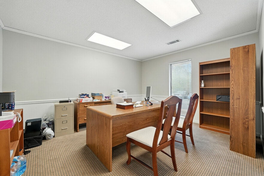 More Photos Of 11285 Elkins Rd, Roswell Office Residential For Sale