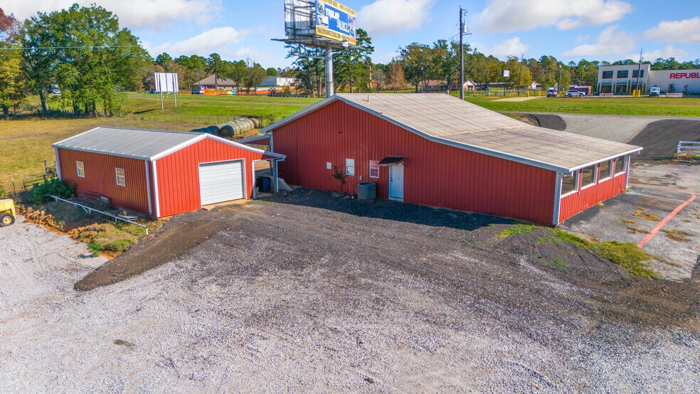 More Photos Of 17490 US Highway 69 S, Tyler Showroom For Sale