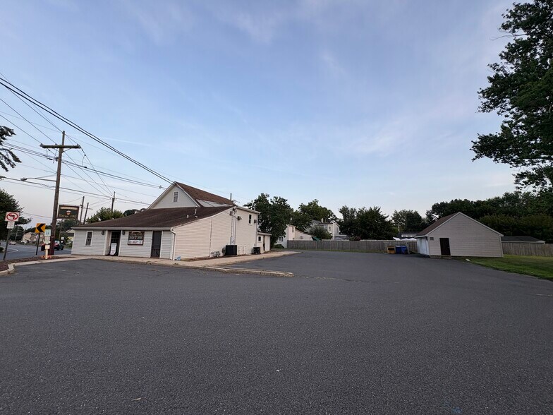 Primary Photo Of 2 Chesterfield Georgetown Rd, Chesterfield Convenience Store For Sale