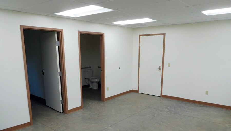 More Photos Of 1622 Glass Ave, Fairmont Light Manufacturing For Lease