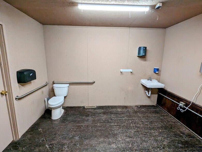 More Photos Of 2617 Peach St, Erie Office For Lease