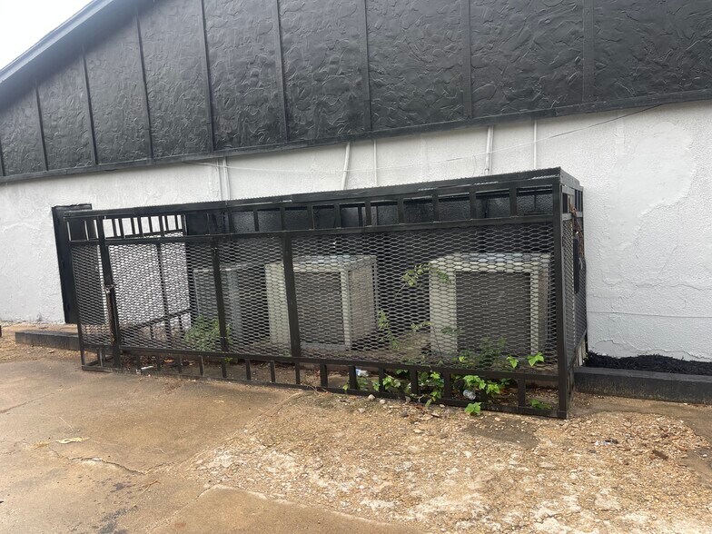 More Photos Of 2219 Evans Ave, Fort Worth Freestanding For Lease