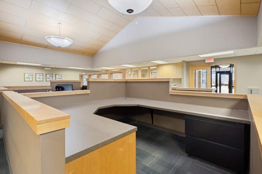 More Photos Of 3015 Greyhound Dr, Waterloo Medical For Lease