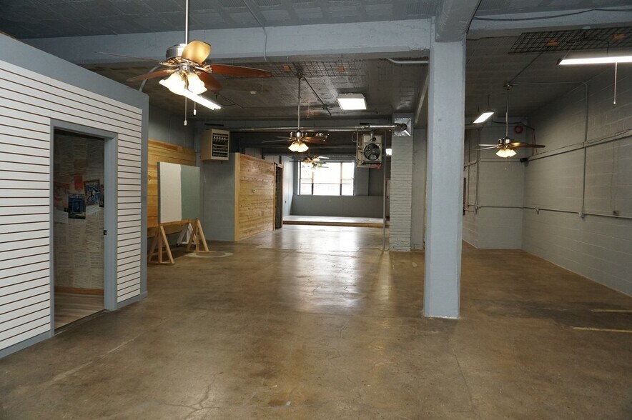 More Photos Of 413 N Main St, Charles City Storefront For Sale