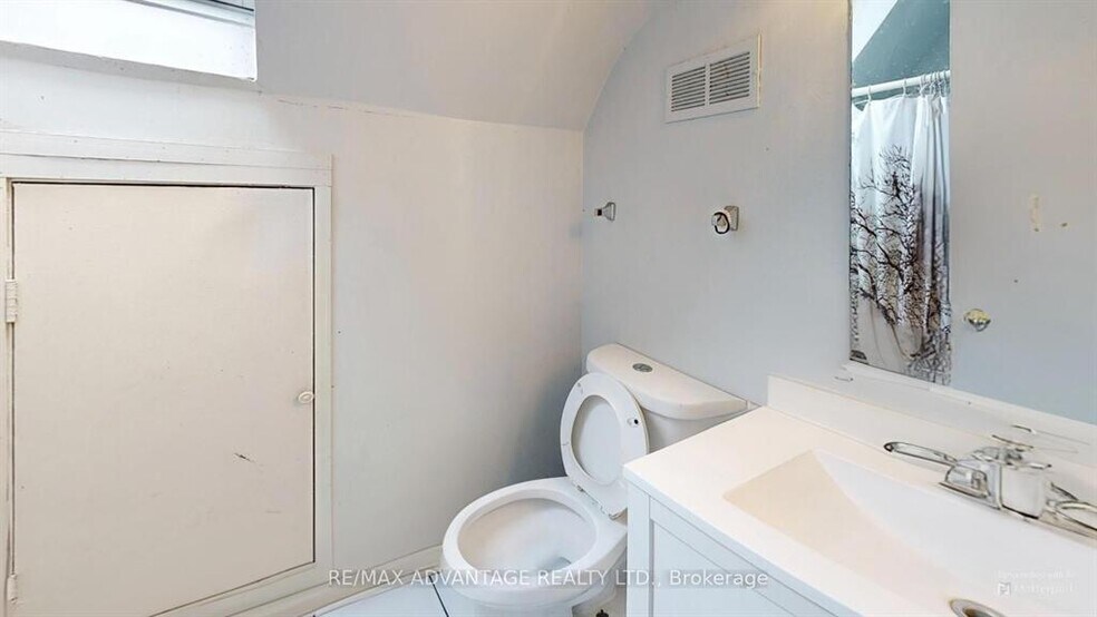 More Photos Of 193 Wharncliffe Rd N, London Apartments For Sale