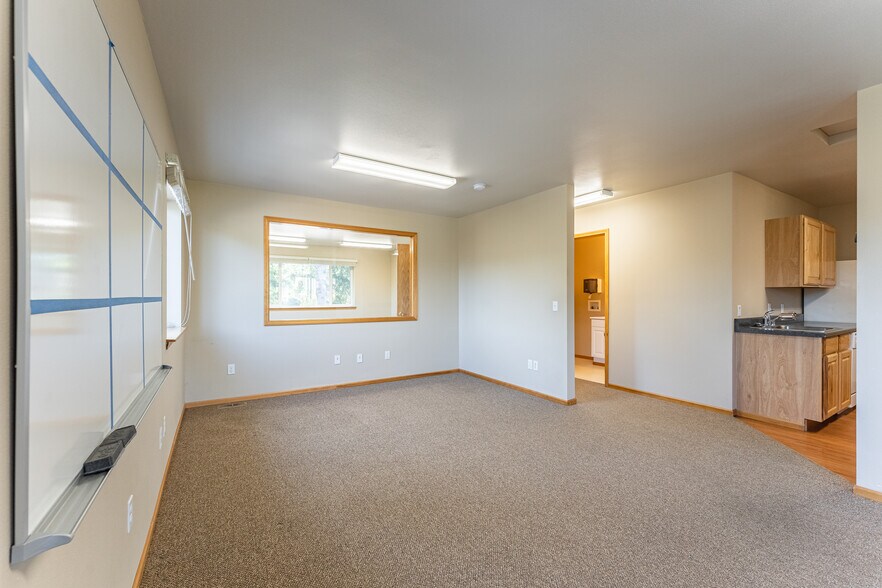 More Photos Of 914 Citadel Dr, Everson Office Residential For Lease