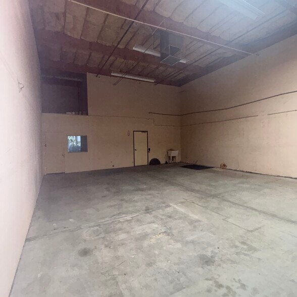 More Photos Of 46341 Commerce St, Indio Warehouse For Lease