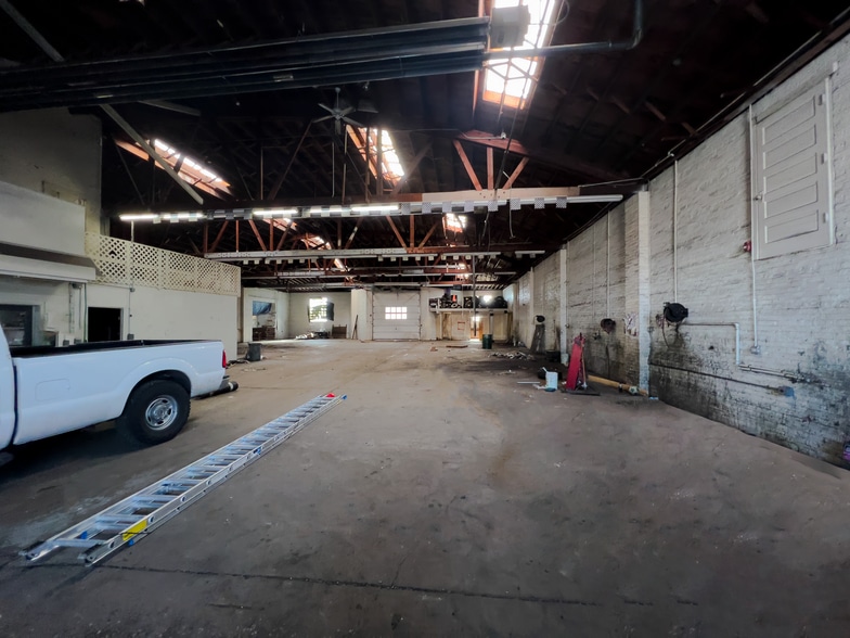 More Photos Of 7829-7839 W Grand Ave, Elmwood Park Warehouse For Sale