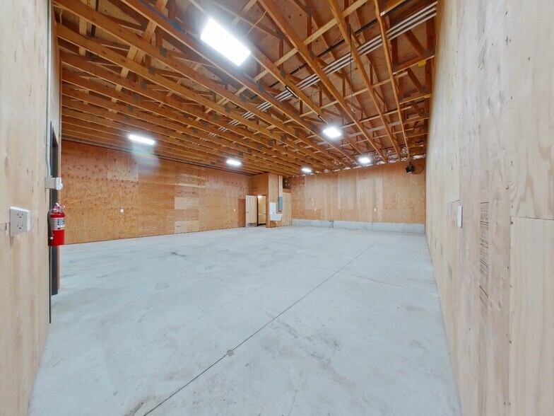 More Photos Of 4107 Industrial Ave, Springfield General Retail For Lease