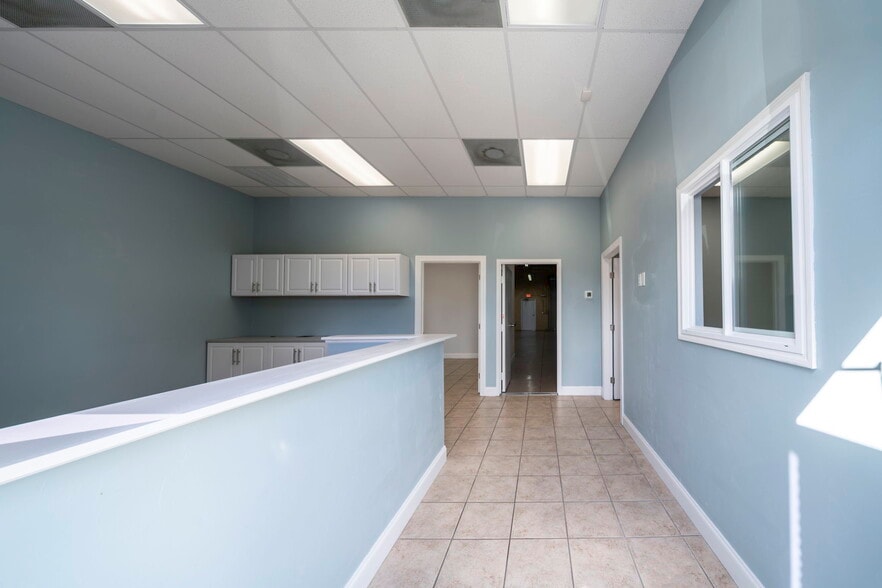 More Photos Of 24551 Production Cir, Bonita Springs Showroom For Lease