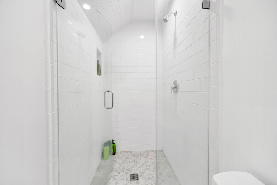 More Photos Of 648 W 30th St, Los Angeles Apartments For Sale