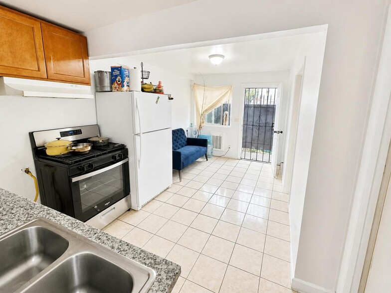 More Photos Of 2051 23rd Ave, Oakland Apartments For Sale