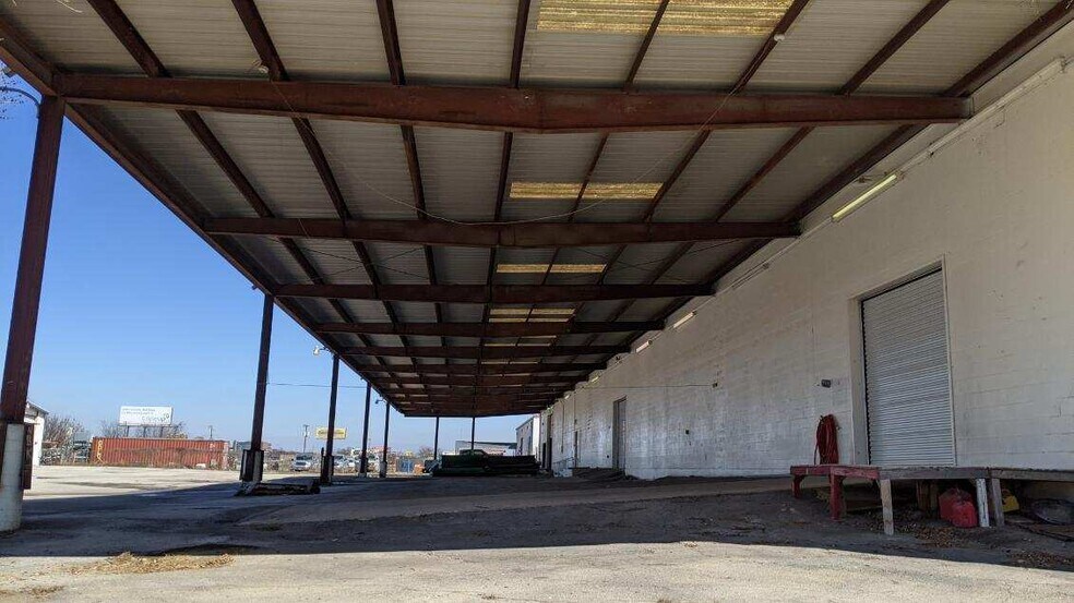 More Photos Of 0 I-35, San Antonio Warehouse For Lease
